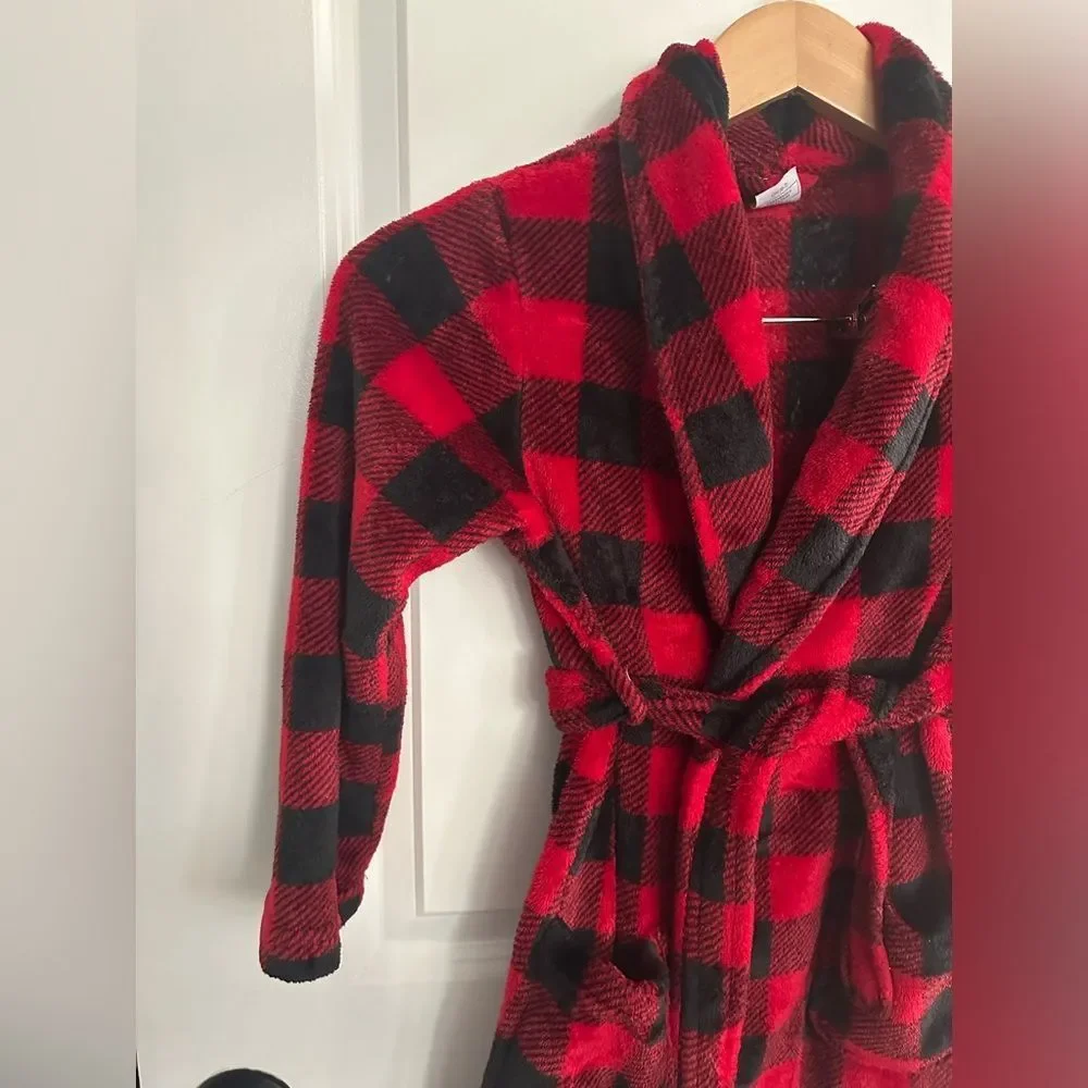 Wonder Nation Black & Red Buffalo Print Boy Robe Size 6/7 (S)